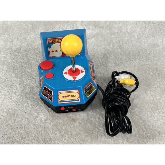 Ms. Pac-Man 5 in 1 Plug and Play 2004 Jakks Pacific TV Namco Game TESTED - Picture 1 of 10